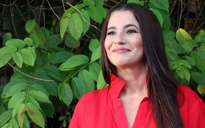 Imagem ilustrativa da imagem Belô Velloso homenageia Caetano em show no Rio Vermelho