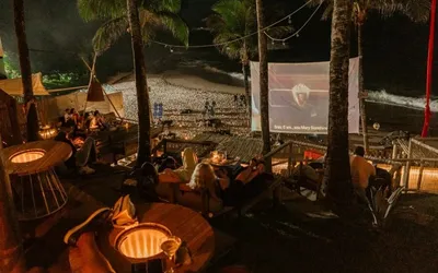 Imagem ilustrativa da imagem Blue Praia Bar apresenta filme "La La Land" em cinema ao ar livre