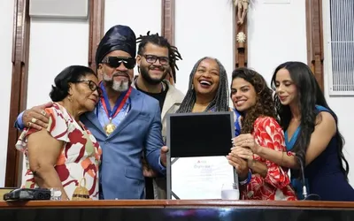 Imagem ilustrativa da imagem Carlinhos Brown recebe Comenda 2 de Julho na Alba