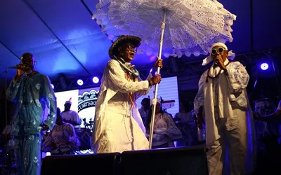 Imagem ilustrativa da imagem Cortejo Afro recebe Ellen Oléria e Marcia Castro no Pelourinho