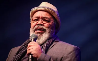 Imagem ilustrativa da imagem Jorge Aragão anuncia retorno aos palcos após alta hospitalar