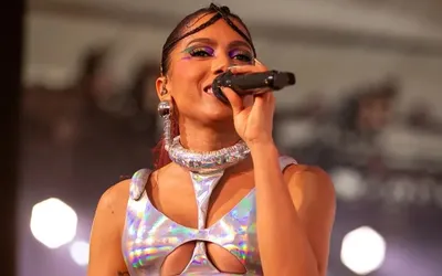 Imagem ilustrativa da imagem Maratona carnavalesca de Anitta vai começar em Salvador