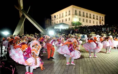 Imagem ilustrativa da imagem Quadrilhas juninas se apresentam na Praça da Cruz Caída nesta sexta