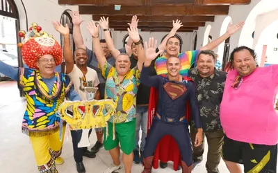 Imagem ilustrativa da imagem Rei Momo 2024: 10 finalistas disputam a coroa carnavalesca