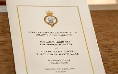 Imagem ilustrativa da imagem The Crown aquece para casamento de Charles e Camilla no último ano