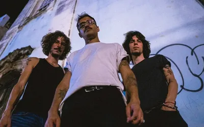 Imagem ilustrativa da imagem Vivendo do Ócio lança single O Ouro em show amanhã