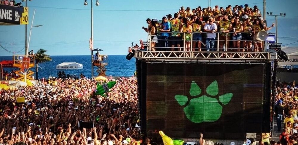 Imagem ilustrativa da imagem Bloco Camaleão esgota abadás do domingo de carnaval
