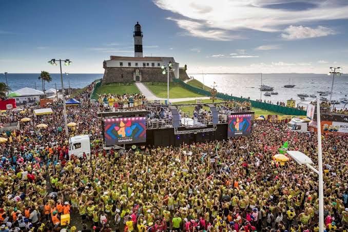 Imagem ilustrativa da imagem Bloco Camaleão esgota abadás da segunda-feira de Carnaval