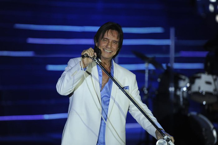 Imagem ilustrativa da imagem Roberto Carlos anuncia disco em espanhol e diz que está namorando