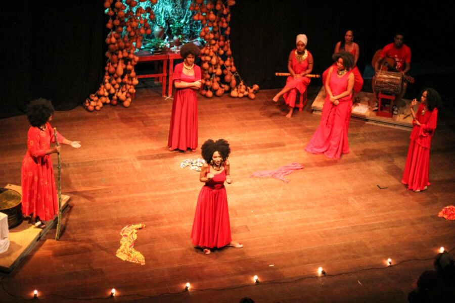 Imagem ilustrativa da imagem Memórias Povoadas faz curta temporada no Teatro Sesi