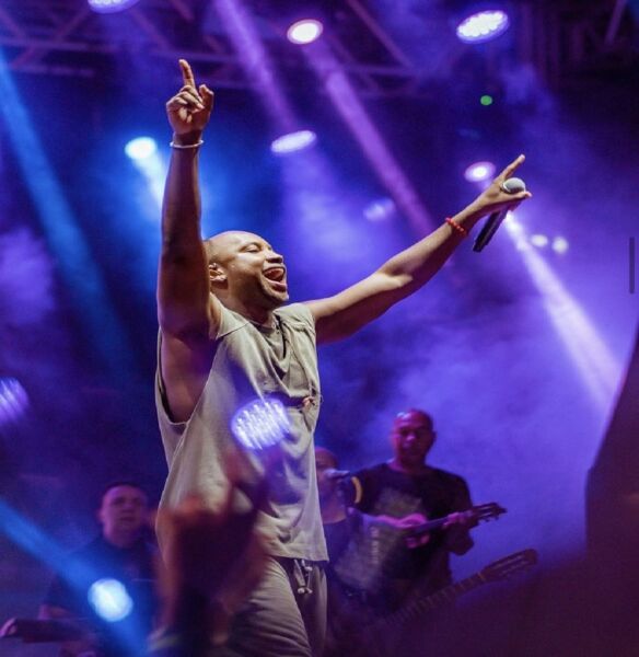 Imagem ilustrativa da imagem Thiaguinho apresenta turnê com show em Lauro de Freitas