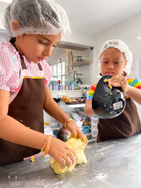 Imagem ilustrativa da imagem Crianças de 5 a 12 anos aprendem a arte da gastronomia em Confeitaria