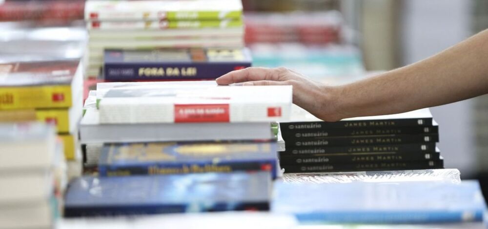 Imagem ilustrativa da imagem Edufba lança livros com 30% de desconto em festival