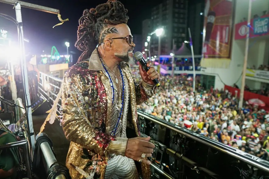 Imagem ilustrativa da imagem Brown celebra 45 anos de carreira com uma intensa agenda de Carnaval