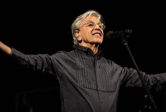 Imagem ilustrativa da imagem Caetano Veloso é convidado do Papa Francisco para evento no Vaticano