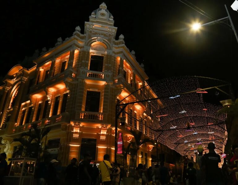 Imagem ilustrativa da imagem Prefeitura inaugura decoração de Natal no Centro Histórico