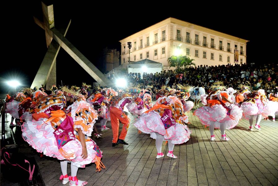 Imagem ilustrativa da imagem Quadrilhas juninas se apresentam na Praça da Cruz Caída nesta sexta