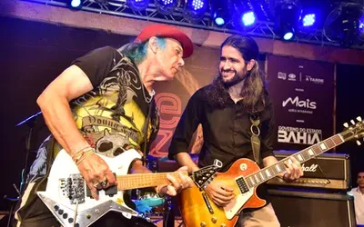 Imagem ilustrativa da imagem Armandinho e Eric Assmar lançam álbum e celebram a guitarra baiana