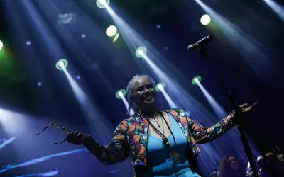 Imagem ilustrativa da imagem Sandra Sá explica mudança no nome: “Tiro e ponho a hora que quiser”