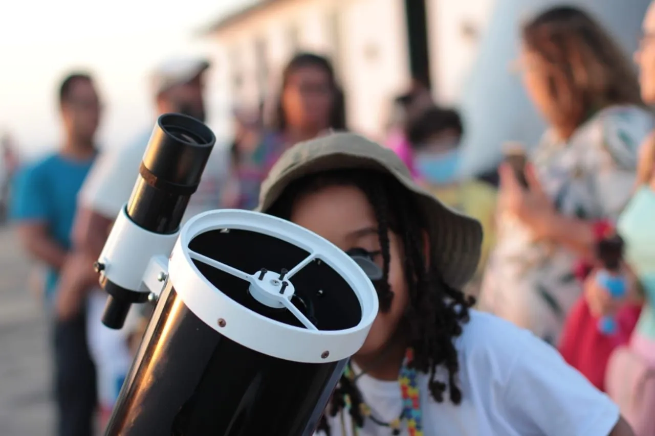 
		Barra recebe evento de observação com astrônomos e telescópio
