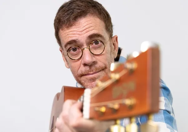 
		Nando Reis apresenta novo espetáculo em Salvador