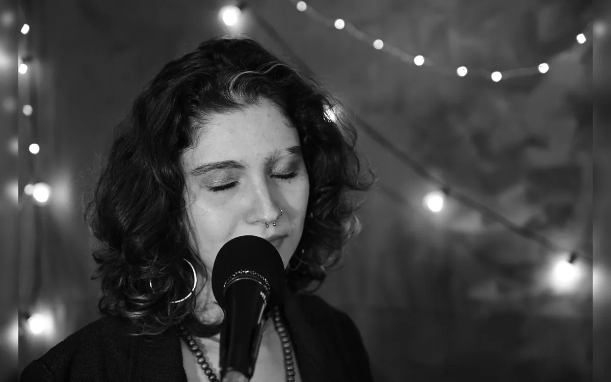 Angela Velloso retorna com show Reisen na Federação