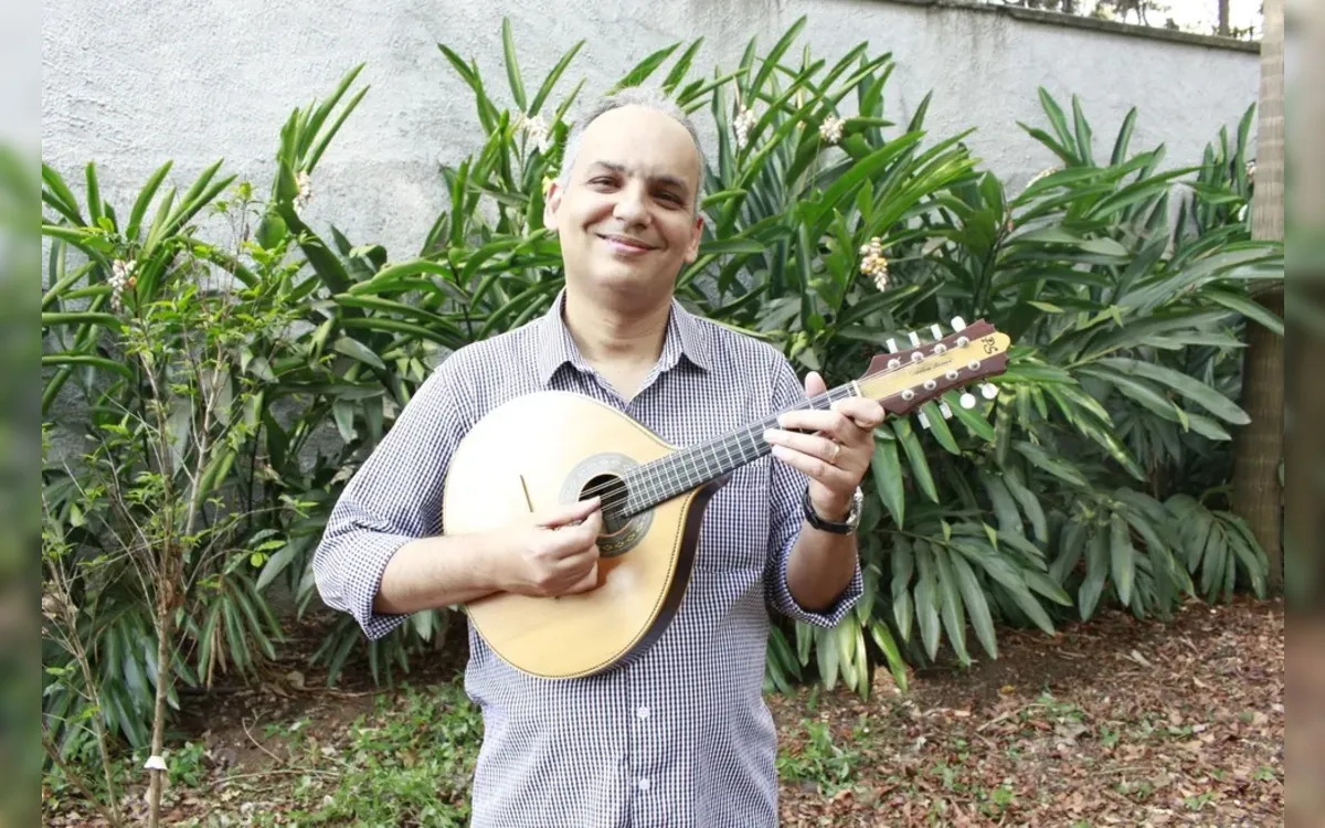 Bandolinista Ailton Reiner se apresenta no 'Segundas do Chorinho'