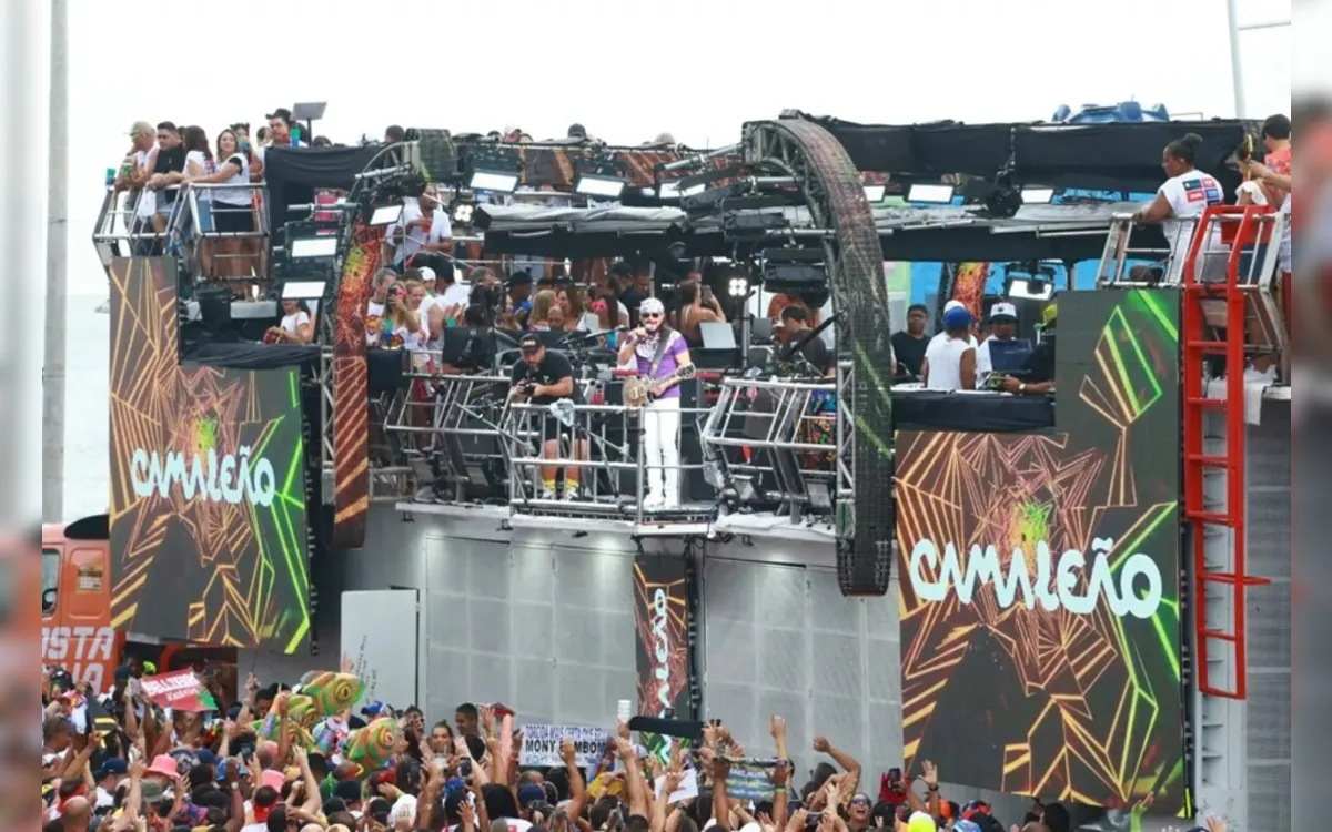 Bloco comandado por Bell esgota abadás para 1º dia de desfile no Carnaval