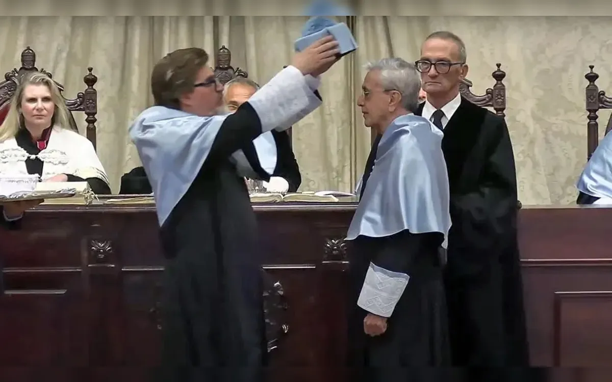 Caetano Veloso recebe título 'doutor honoris causa' pela Universidade da Espanha