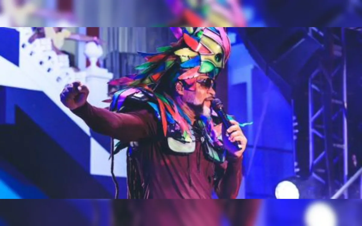 Carlinhos Brown desfila com o Bloco Timbalada no Carnaval 2025