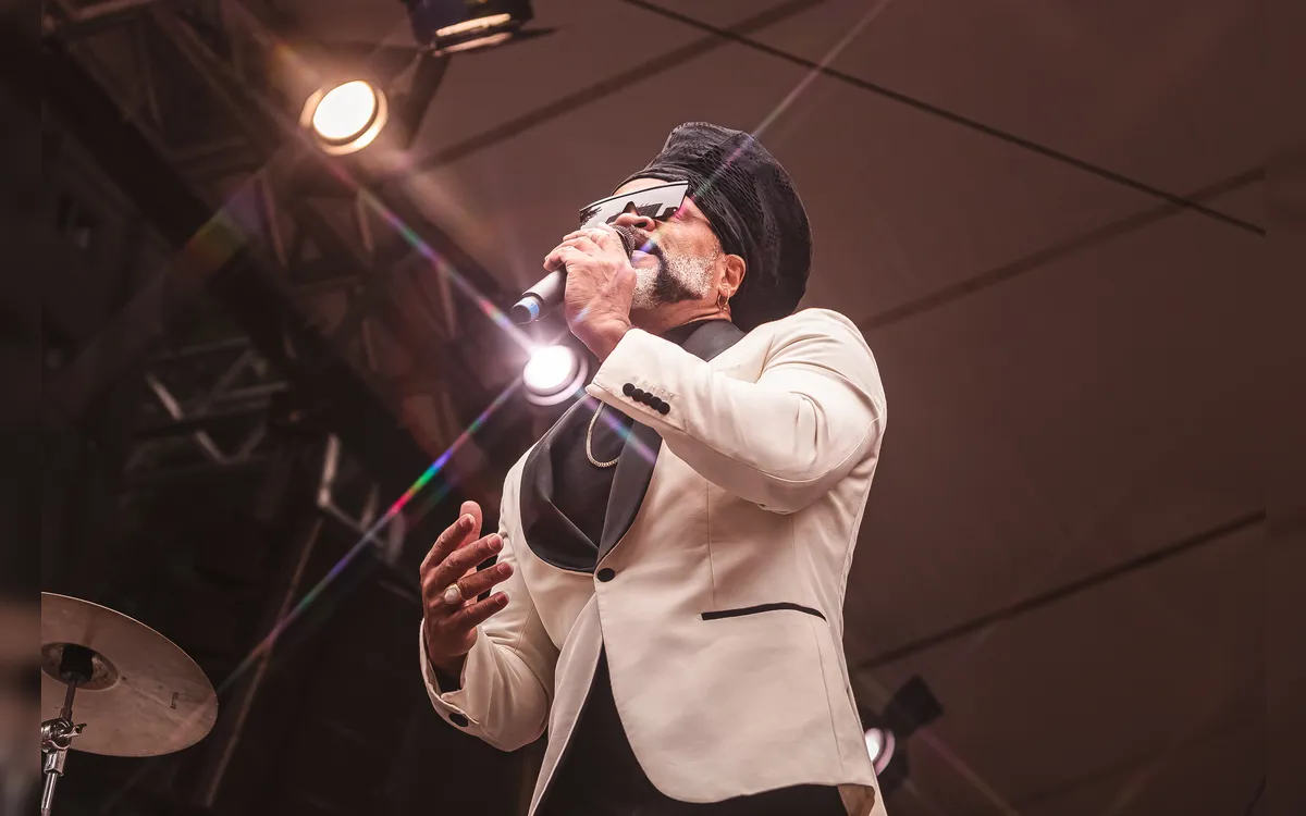 Carlinhos Brown se reúne com Orquestra Ouro Preto em Salvador