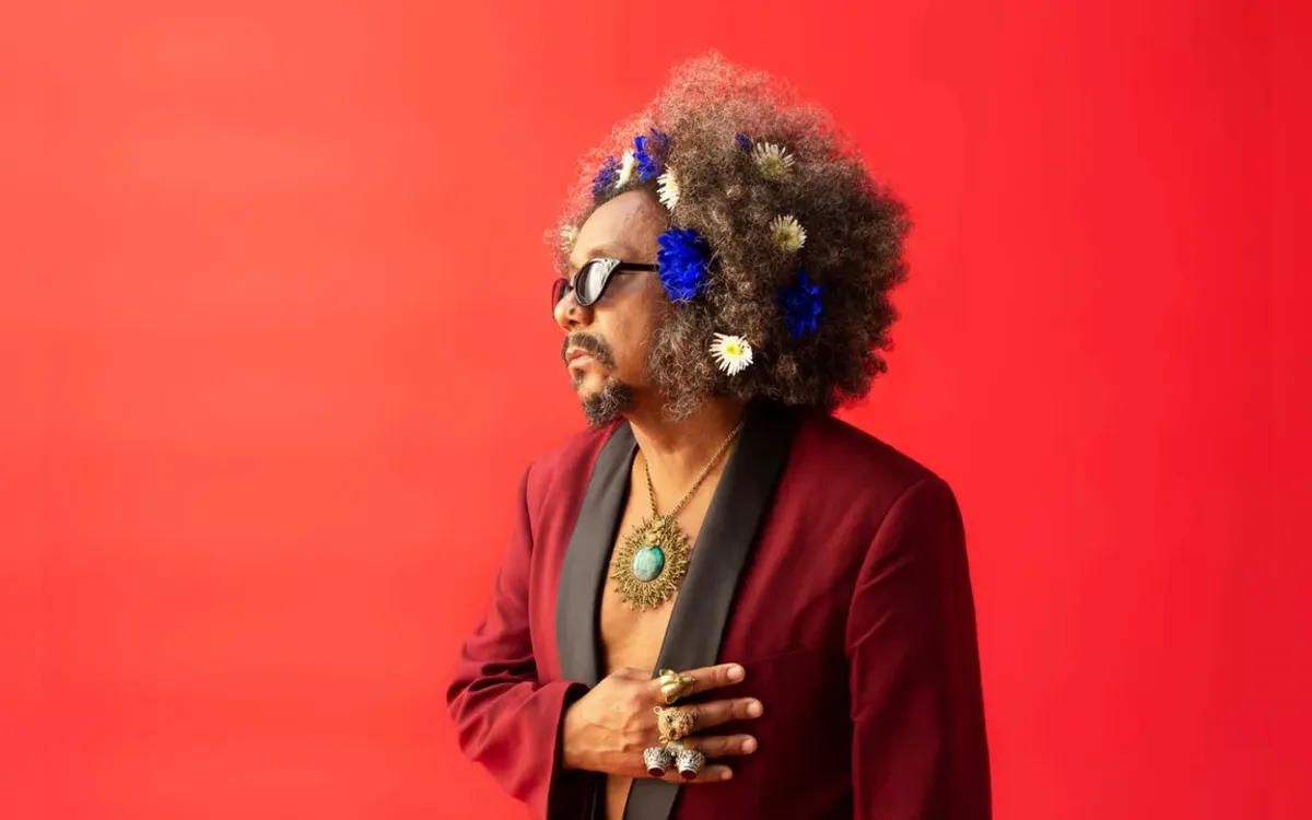 Chico César faz show gratuito na abertura do Brasil Nordeste