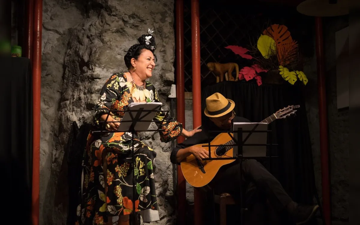 "Chiquita com Dendê" sobe ao palco do Teatro Molière com Rita Assemany