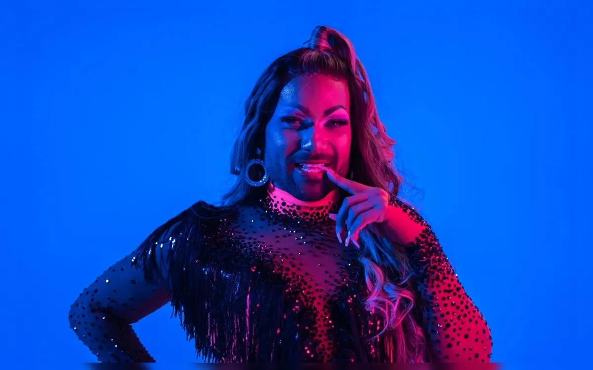 Chocolate Batidão comanda mais uma edição do Show das Drags