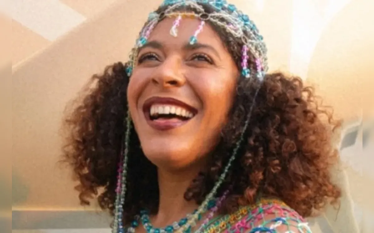 ‘Conversa Brasileira’ recebe a compositora e violonista baiana Josyara