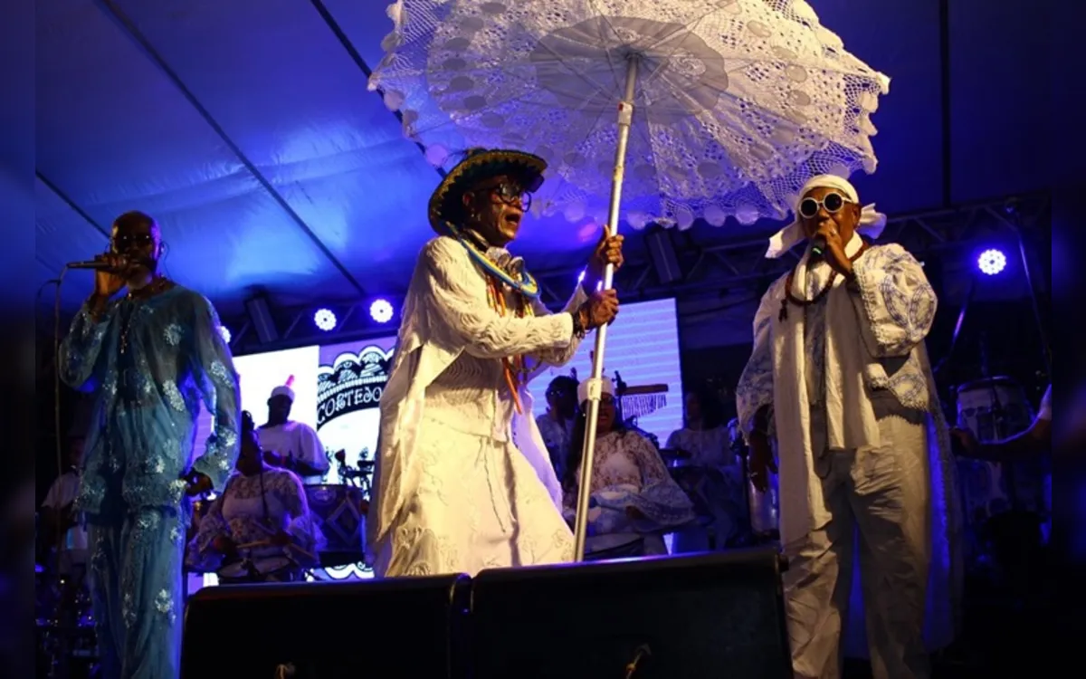 Cortejo Afro recebe Ellen Oléria e Marcia Castro no Pelourinho