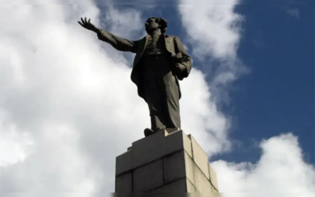 'Cortejo de Poesia' chega a 20ª edição e movimenta Centro de Salvador