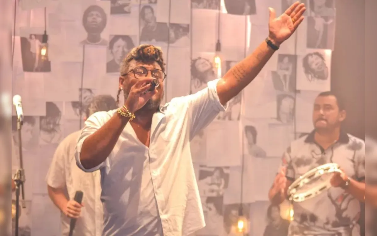 Emmerson Alves celebra 10 anos de música com show no Teatro Gamboa