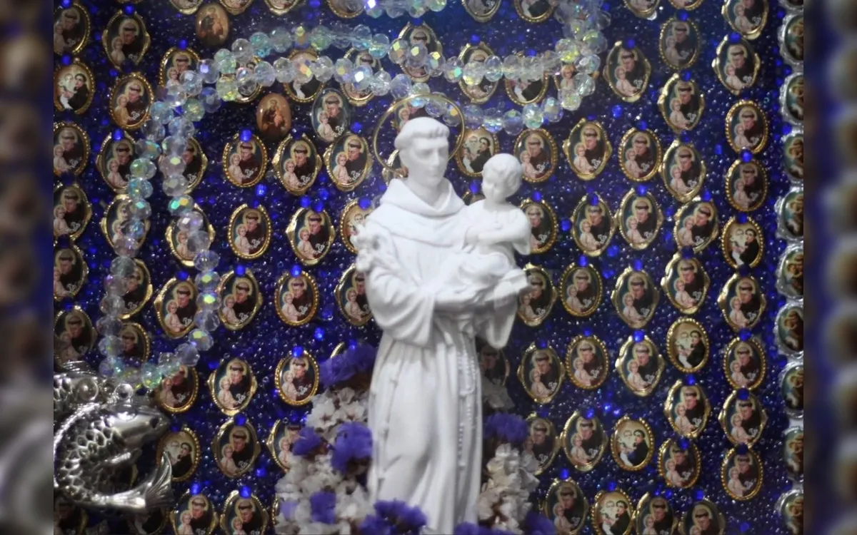 Exposição Antônios homenageia o santo casamenteiro no Carmo