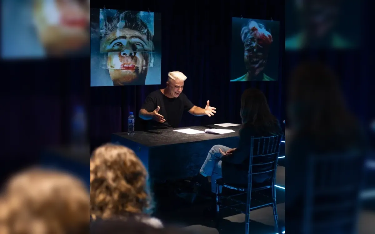 Fause Haten faz ‘Eu Sou um Monstro’ na Sala do Coro do TCA