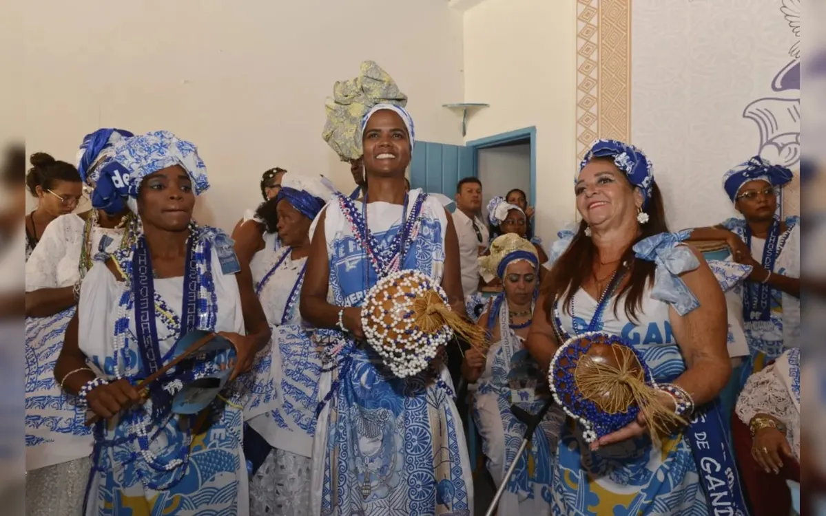 Filhas de Gandhy anuncia tema do Carnaval e apresenta traje