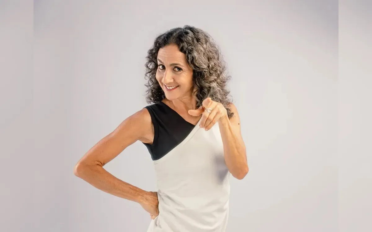 Maria Menezes apresenta espetáculo de comédia em Cajazeiras