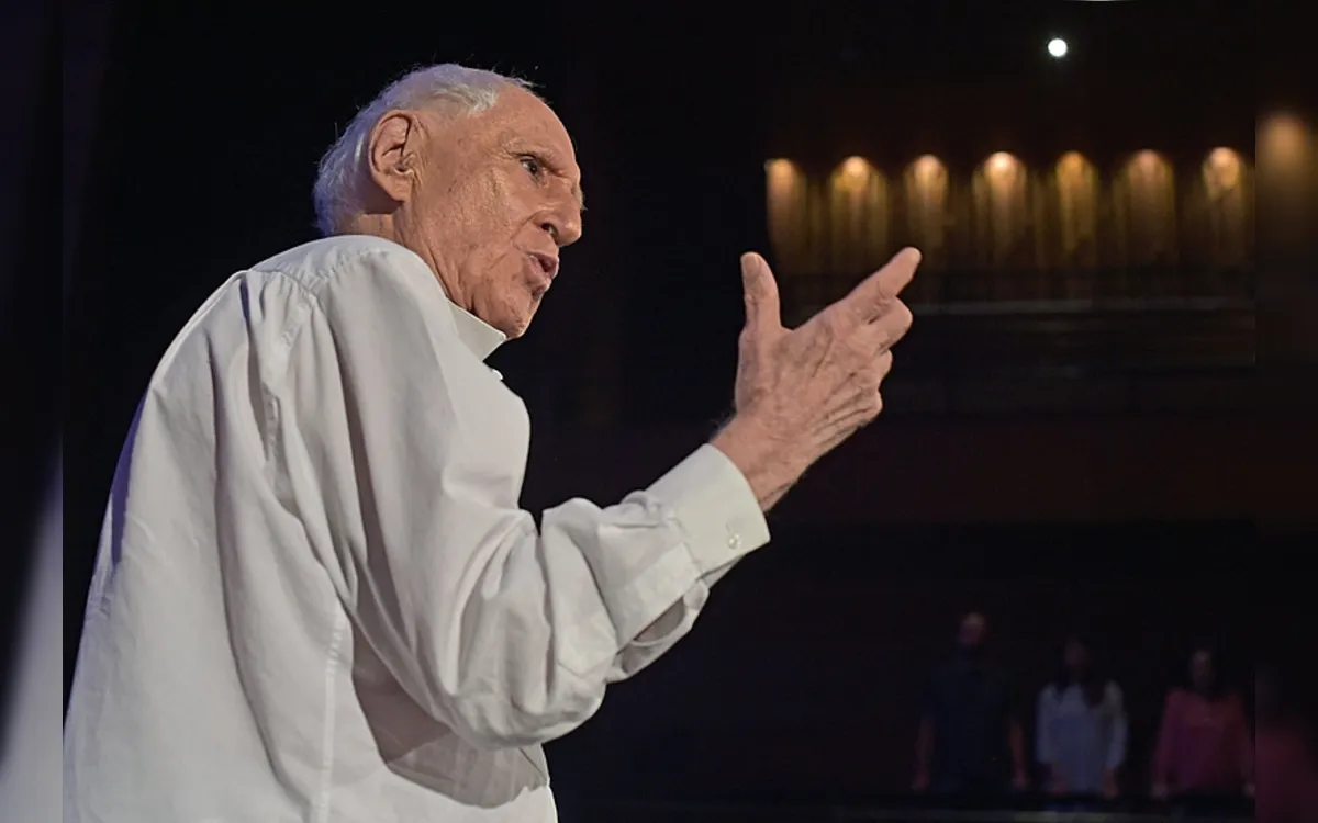 Morre dramaturgo Zé Celso, após incêndio em São Paulo