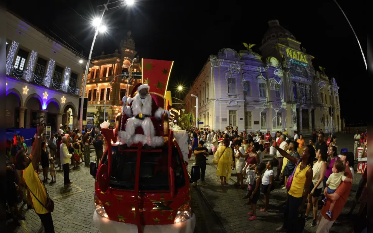 Natal em Salvador tem árvore de 21 metros e shows gratuitos