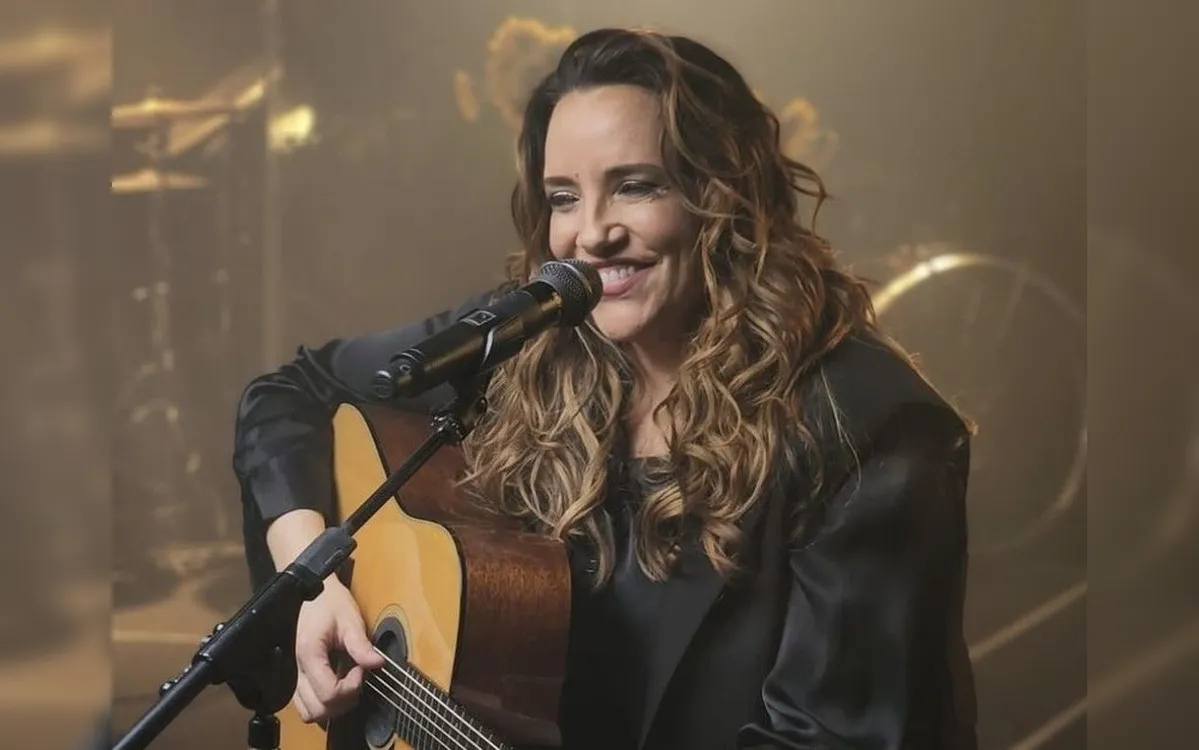 Palco A TARDE FM apresenta melhores momentos do show de Ana Carolina