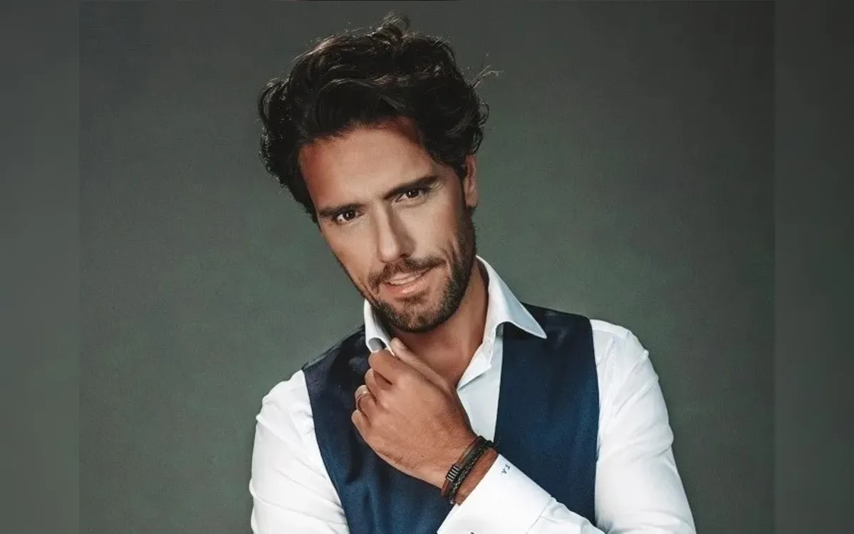 Thiago Arancam apresenta show "Tributo Três Tenores" em Salvador