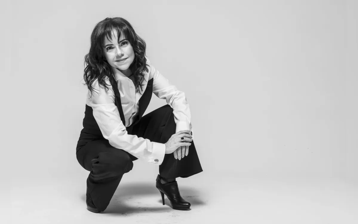 Vânia Abreu celebra Dia dos Namorados em show exclusivo