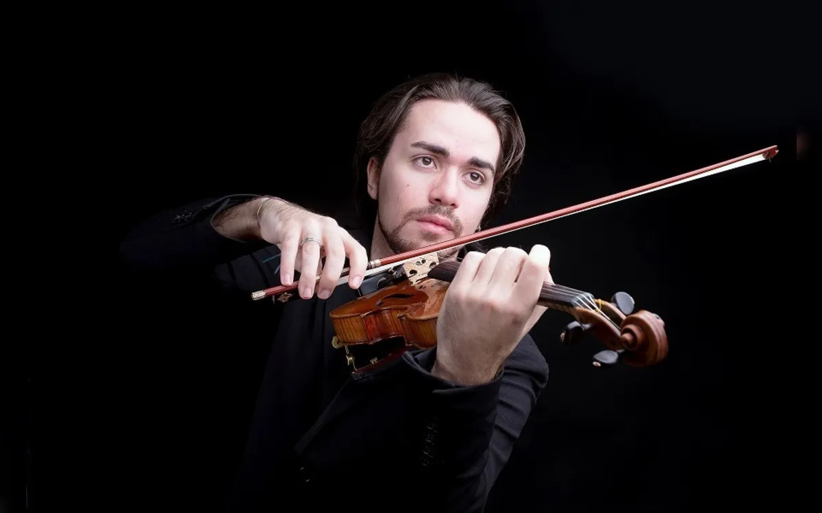 Violinista italiano faz concerto gratuito em Salvador
