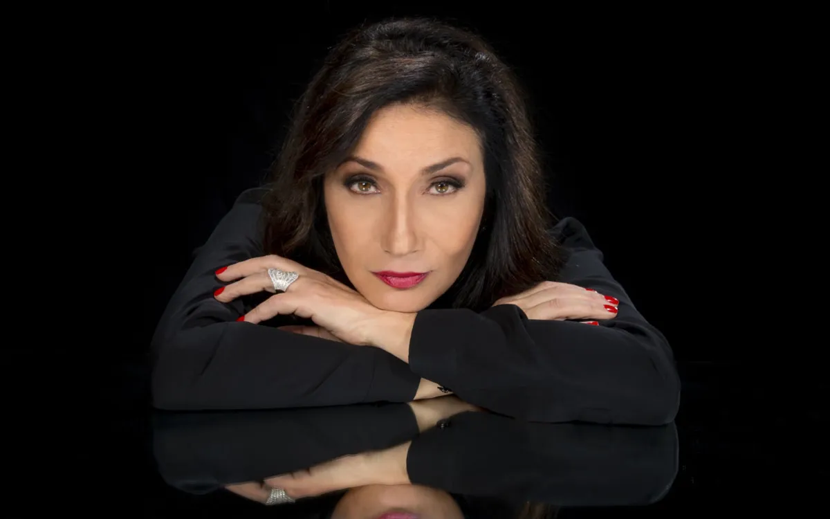 Zizi Possi faz show na Pupileira para celebrar o Dia dos Namorados