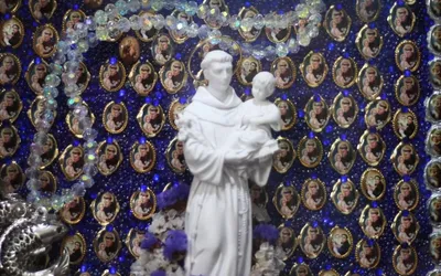 Imagem ilustrativa da imagem Exposição Antônios homenageia o santo casamenteiro no Carmo